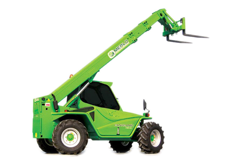 Carrello semovente con braccio telescopico rotativo